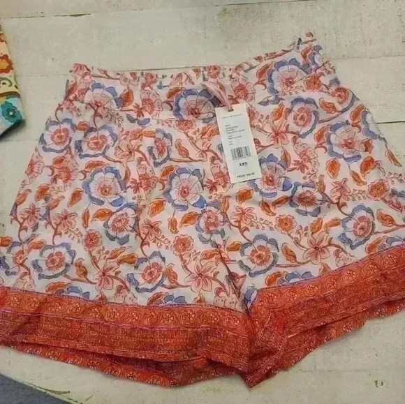 Vineyard Vines Shorts - Picture 5 of 6